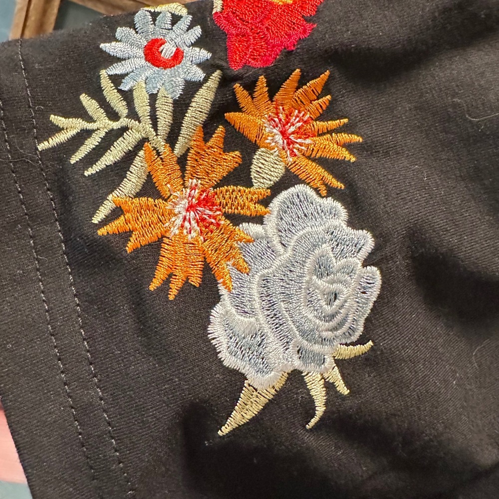 Emery Rose T-Shirt Women 3XL Black Floral Embroidered Short Sleeve Crew Neck Top - Picture 5 of 8